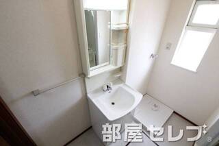 独立洗面台。
