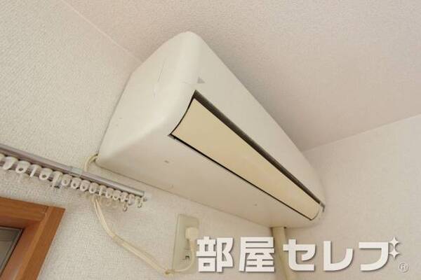 冷暖房エアコン。
