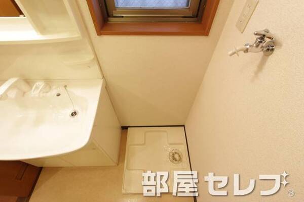 洗濯機置き場はこちらへ。