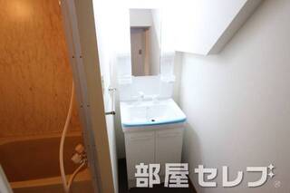 洗髪洗面化粧台。