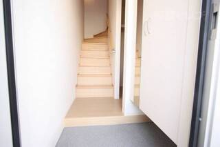 玄関からのワンショットです