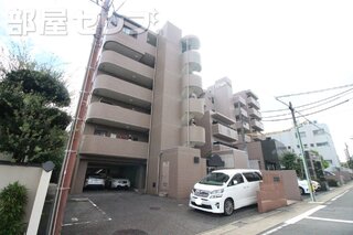 綺麗でおしゃれな外観のマンションです。