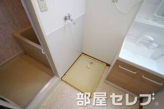 洗濯機置き場はこちらへ。
