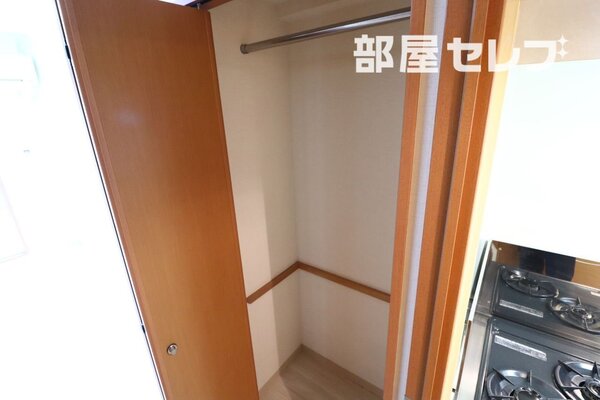 忙しい朝に便利ナシャンプードレッサーつきの洗面台です