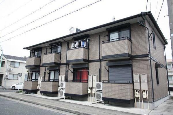 閑静な住宅街の落ち着いた佇まい。