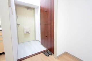 玄関も広々