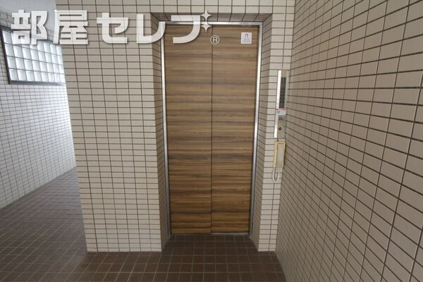 エレベーターあります。