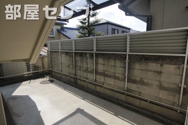 エントラス内に自転車置き場です。