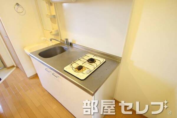 2口コンロ付きで料理もスムーズです。