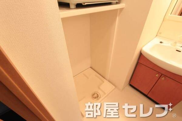 洗濯機置場はここです。