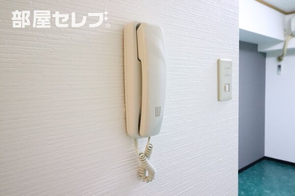 キッチン横に冷蔵庫が置けます。