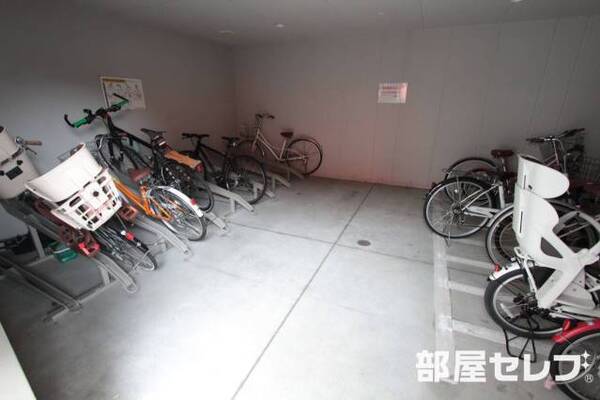 駐輪場。