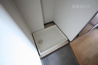 室内に洗濯機が置けます。