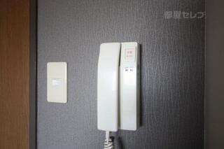 ドアフォンが付いているので安心です。