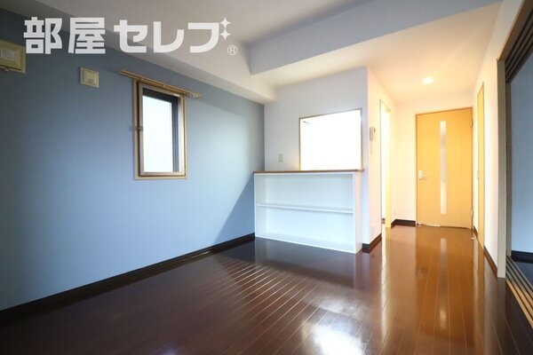 シックな内装のお部屋です