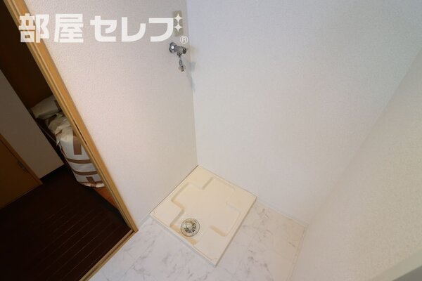 こんなところにも収納付き