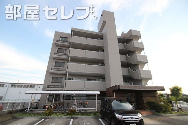 新しいマンションですよ。