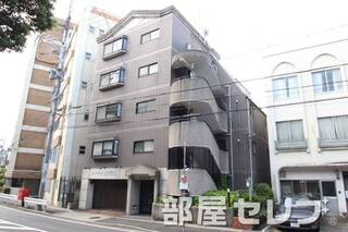 5階建てのマンション。