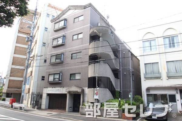 5階建てのマンション。