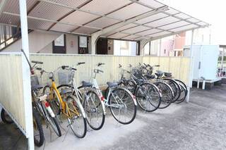 屋根付きの駐輪場です