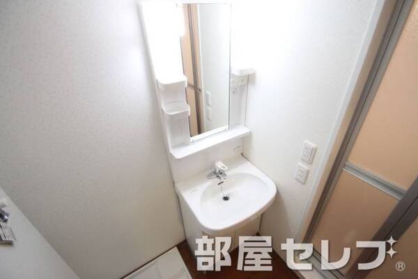 独立洗面化粧台。