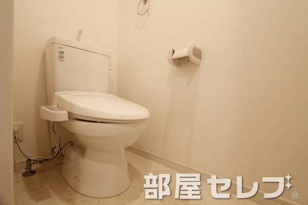 温水洗浄便座付きのトイレ。