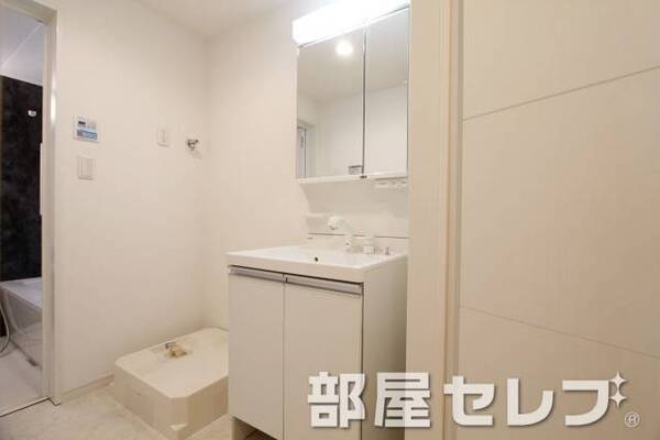ゆったりとした独立洗面。
