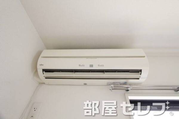 リビング、居室にエアコン完備。