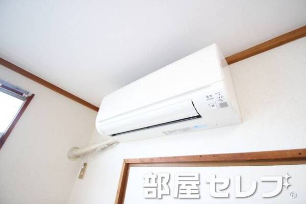 冷暖房エアコン。