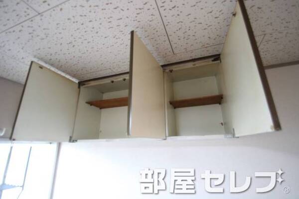 上部収納。