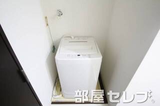 洗濯機置き場はこちらへ。