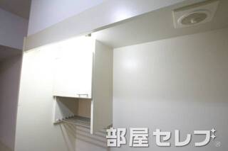 キッチン上部収納。