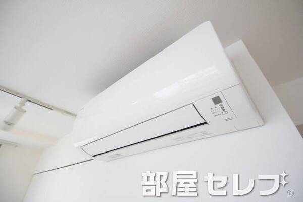 冷暖房エアコン。
