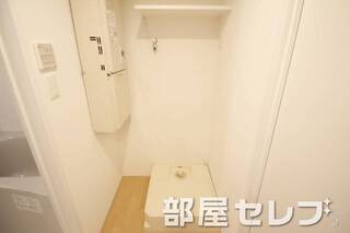 洗濯機置き場はこちらへ。