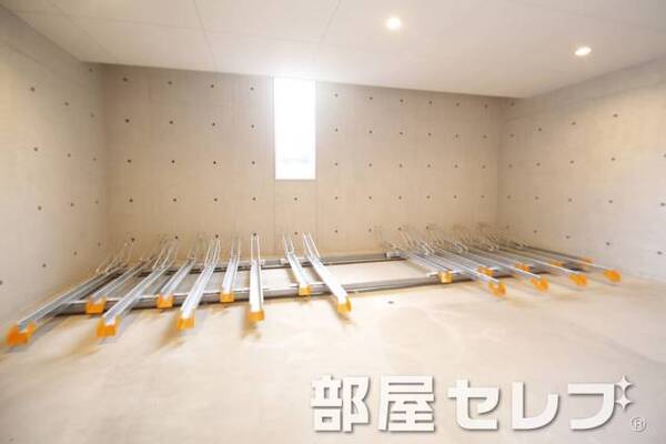 屋内自転車置場。