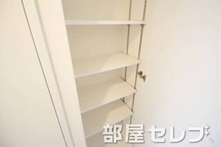 シューズボックス。