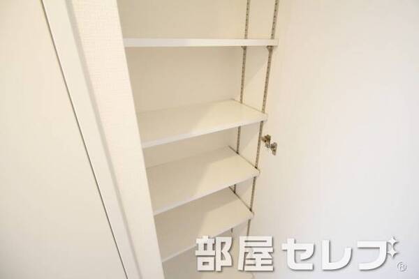 シューズボックス。