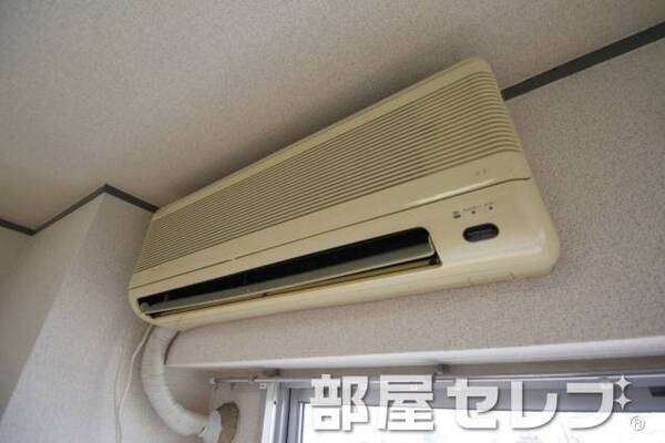 冷暖房エアコン。