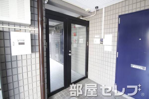 オートロック完備。