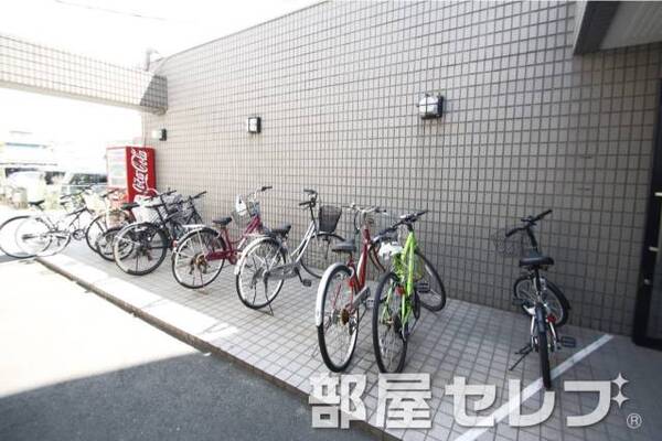 駐輪場。