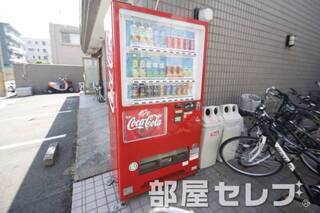 自動販売機あり。