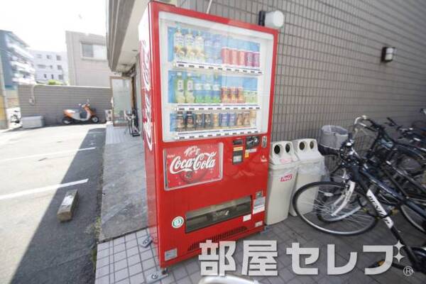 自動販売機あり。