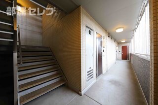 キレイに掃除された階段です。