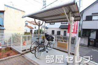 屋根付き自転車置き場です。