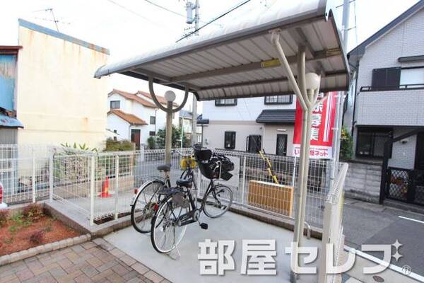 屋根付き自転車置き場です。