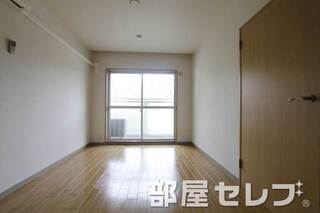 白を基調にしたキレイなお部屋です。