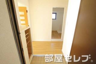 玄関からの写真です。