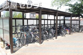 屋根完備の自転車置場です。