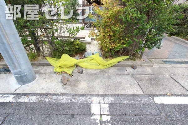 ゴミ捨て場も近くにあります。