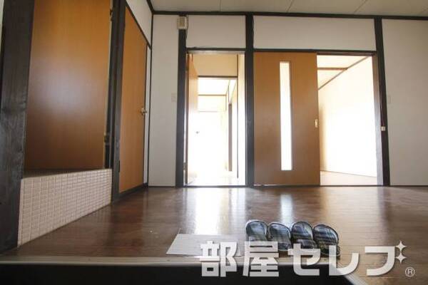 玄関見てもきれいですね。